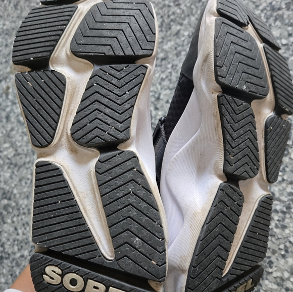 Sorel women’s Kinetic RNEGD strap sneakers size 7.5 good condition - Picture 9 of 9
